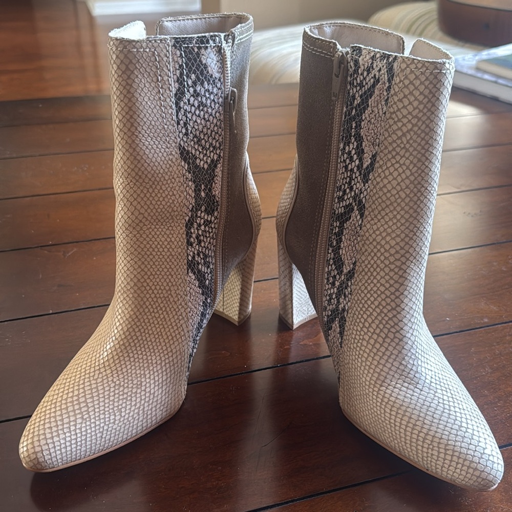 Matisse Cream and Gray Textured Heeled Boots Excellent conditon! 🤎🤍🤎